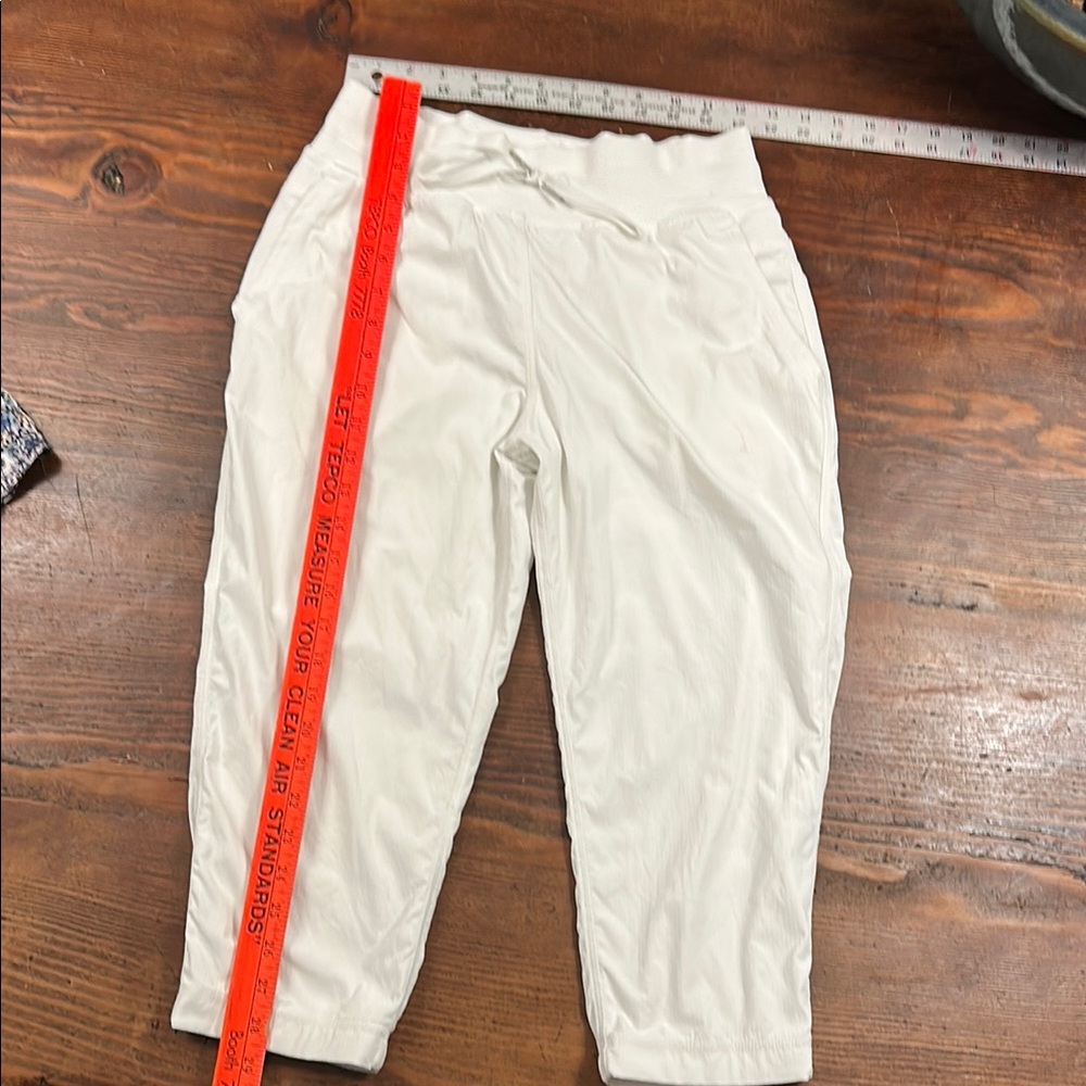 Lululemon joggers women’s  size 4 White joggers capris Sweatpants for Casual - Picture 9 of 12